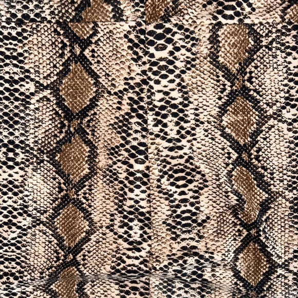 Chic Soft Snake Print Skirt🤎 - Picture 4 of 5
